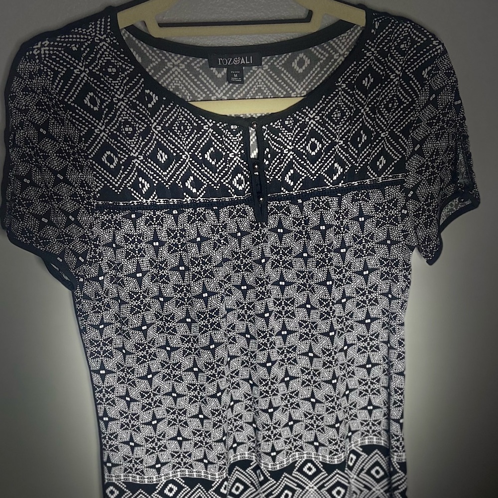 Roz & ali short sleeved blouse